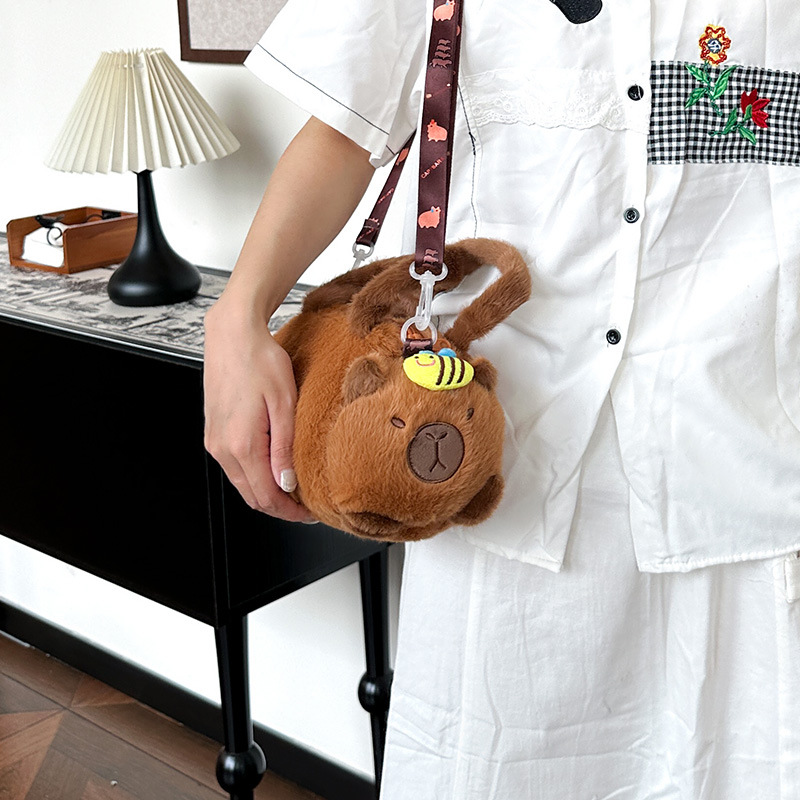 New cartoon claw machine doll toy bag, Capibara Capybara hand-held crossbody bag, fashionable and personalized bucket wholesale details Picture