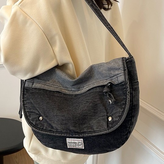 New versatile and cute single-shoulder bag, denim large-capacity single-shoulder crescent-shaped bag, casual and trendy crossbody bag with a sense of design Specification drawing