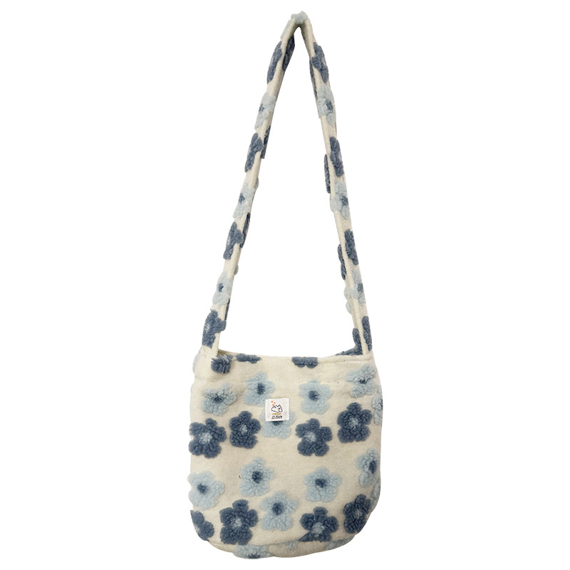 2024 Autumn/Winter new large-capacity plush bag, trendy women's casual and versatile crossbody bag, teenage flower single-shoulder bag Item Picture