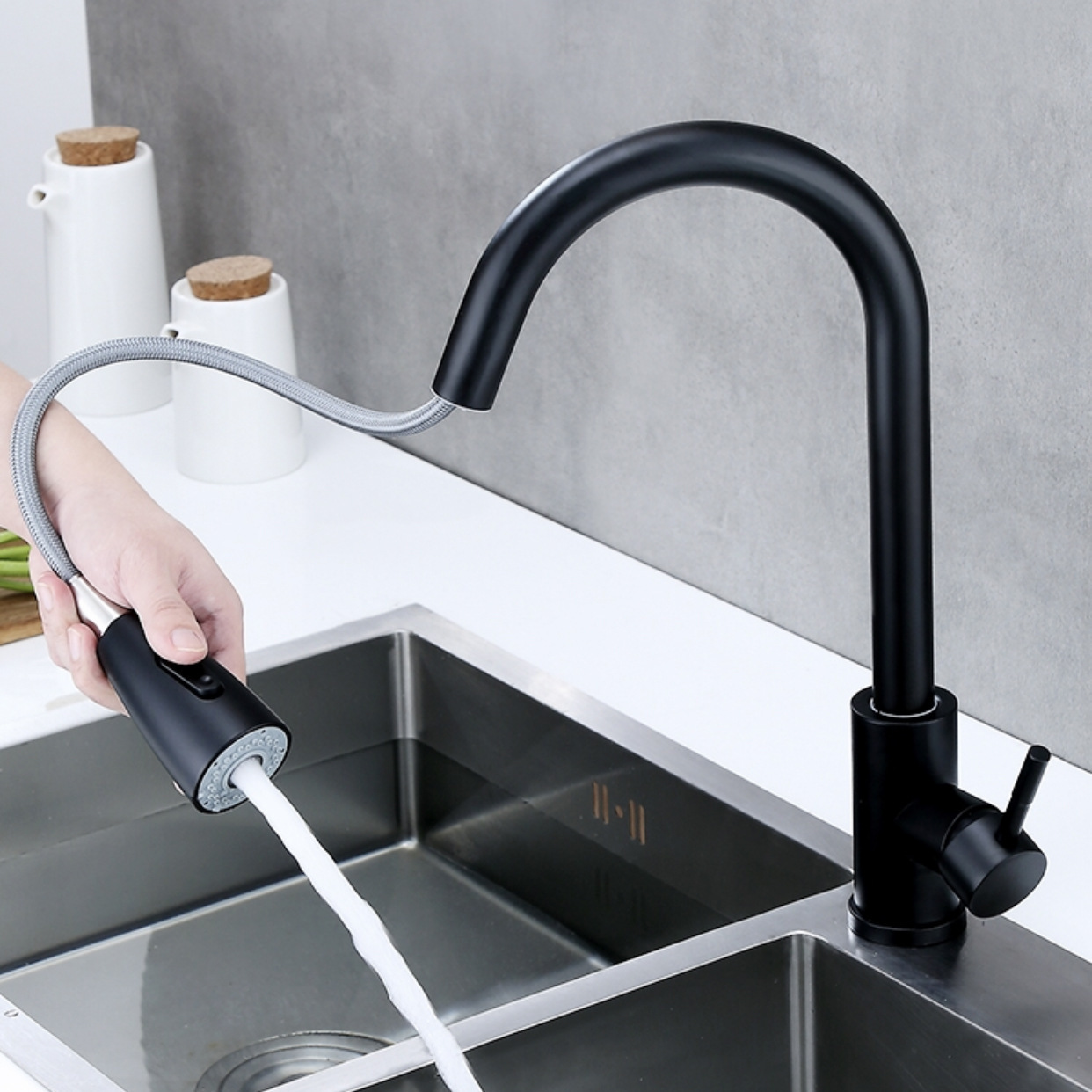 Stainless steel black pull-out telescopic kitchen sink, sink, showerhead, faucet, bathroom hot and cold universal faucet details Picture