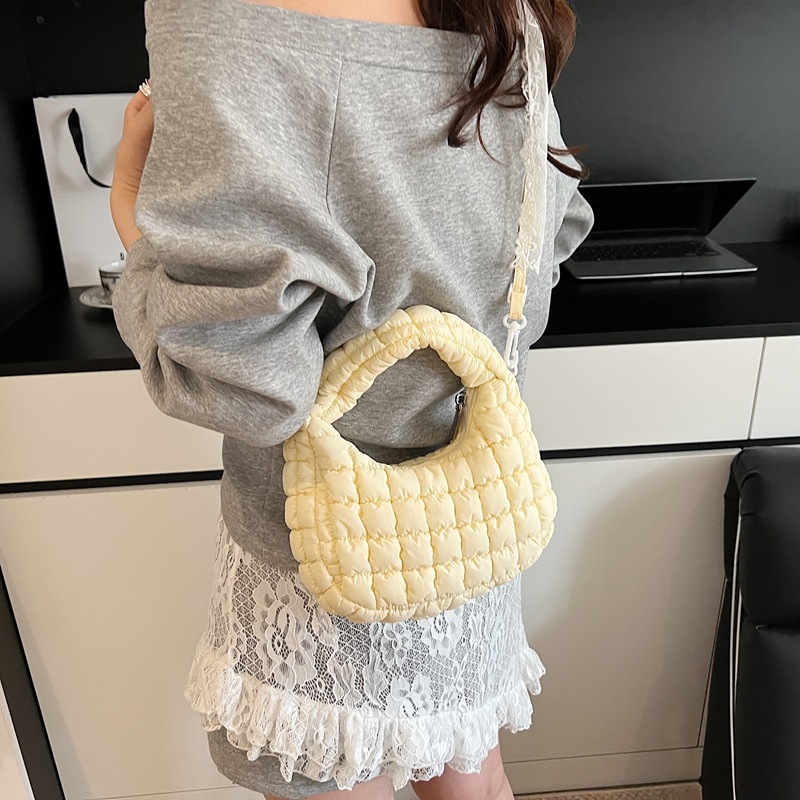Trendy pleated hand-held small square bag for women, new summer 2025 casual and lightweight, casual dumpling bag for commuting, single-shoulder crossbody bag Specification drawing