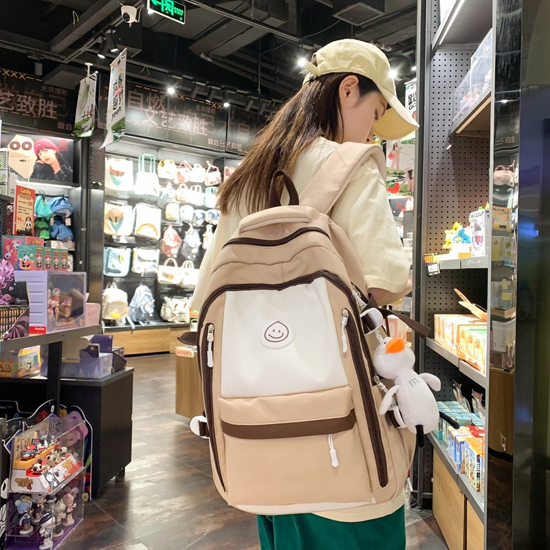 Casual backpack, large-capacity student schoolbag, fashionable high school and college student girls, high appearance level travel backpack Application Scenario