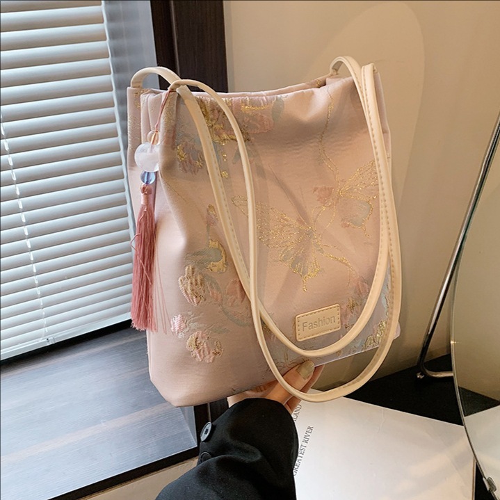Factory-customized new Chinese-style bags for women, summer fashion, Chinese-style embroidered bucket bags, casual and versatile single-shoulder bags full figure