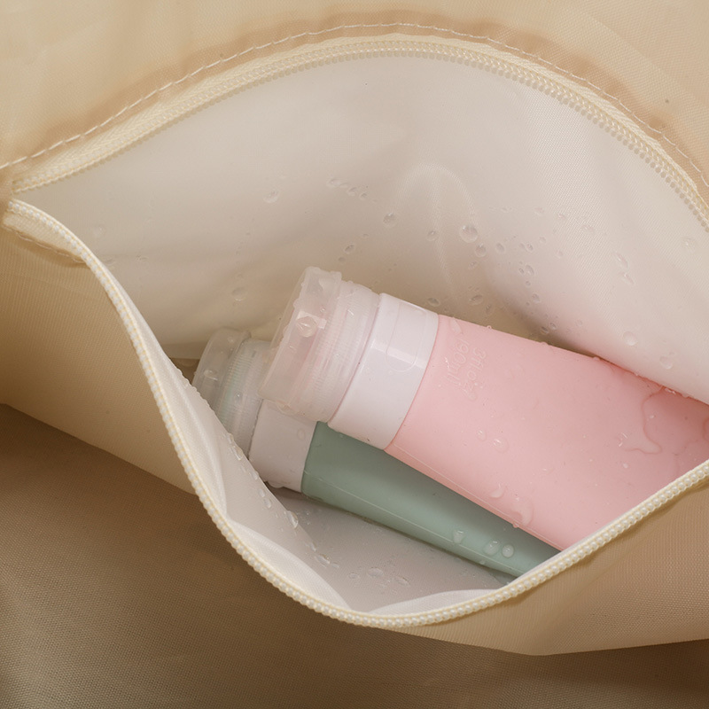 This multi-functional large-capacity luggage bag can be used to carry suitcases, short-distance hand-held crossbody travel bags, and dry and wet separation storage bags Application Scenario