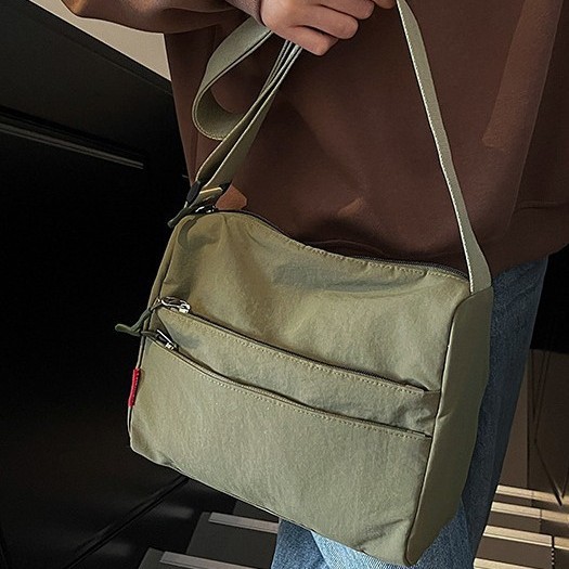 Trendy ladies' single-shoulder bag, casual shopping crossbody bag, lightweight water-resistant nylon fabric bag, simple and versatile small square bag Specification drawing