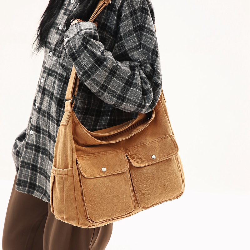 A new Japanese-style retro canvas bag for women, a large-capacity crossbody bag with a workwear style, and a Korean-style fashionable single-shoulder bag for female college students full figure