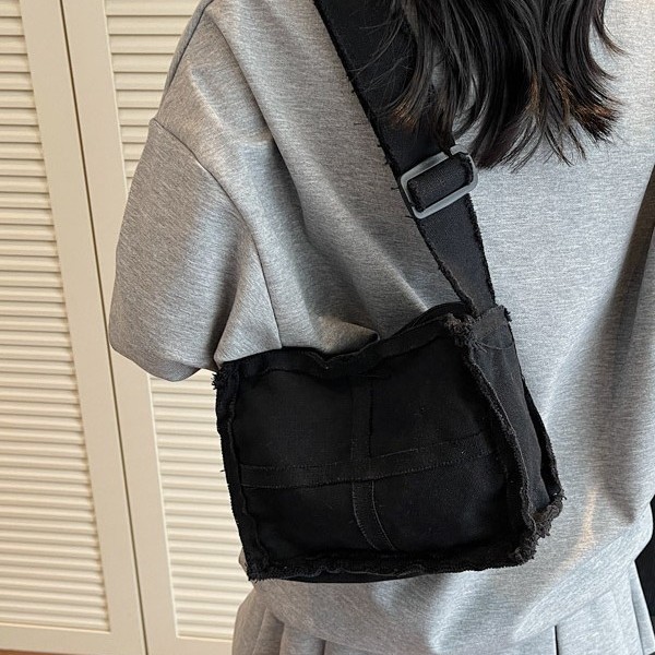 20253 New Japanese-style ins laid-back canvas small bag for women, retro aged frayed edges, student single-shoulder crossbody bag details Picture