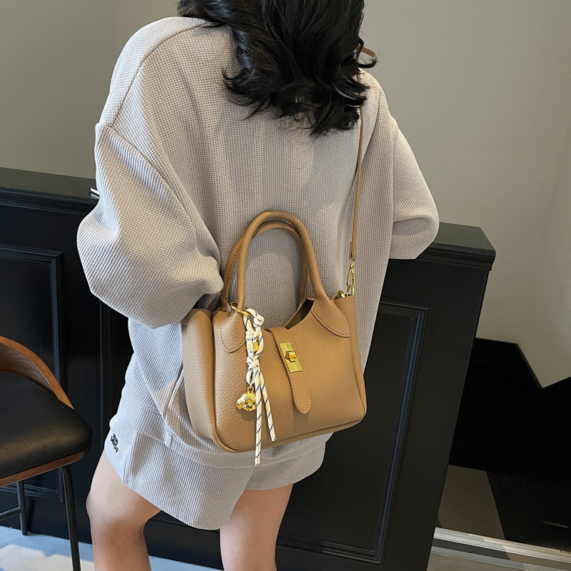 Cross-border high-end handbag for women, 2025 new trendy lychee pattern vegetable basket handbag, versatile single-shoulder crossbody bag Specification drawing