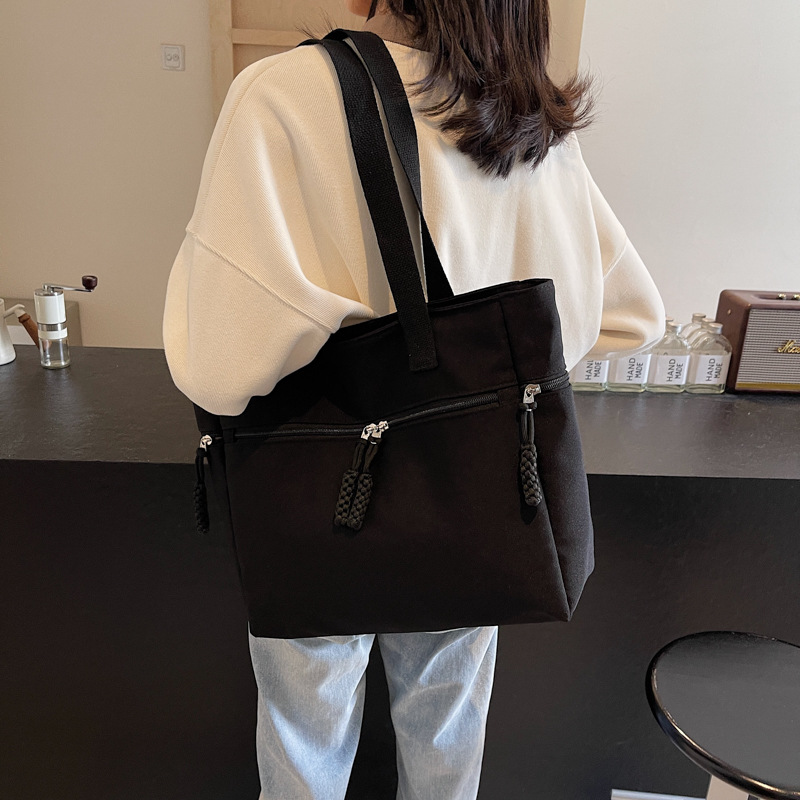 Casual and versatile canvas bag for women 2024 new autumn and winter, large-capacity single-shoulder tote bag for work and commuting details Picture