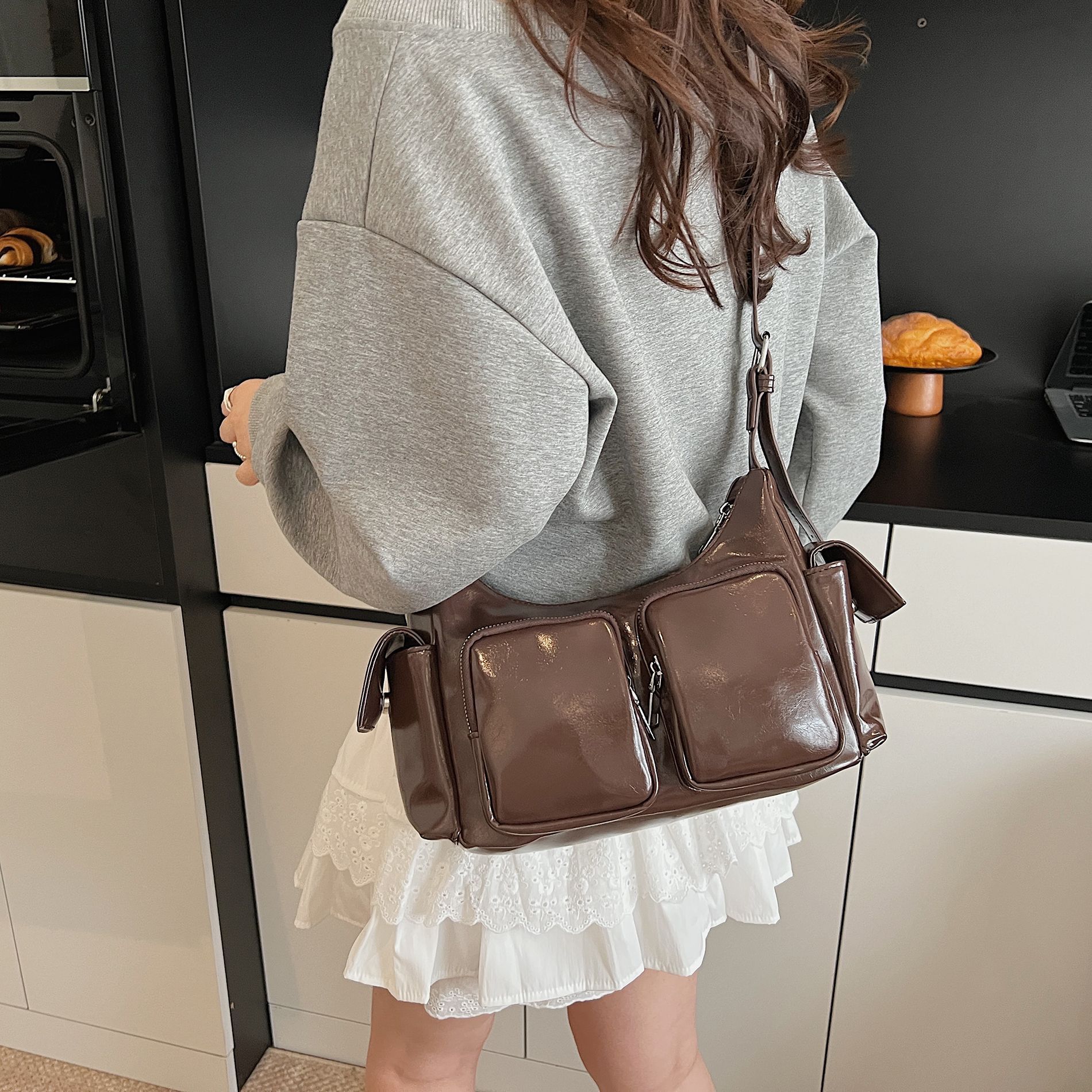 A niche design, Korean style, stylish and chic 2025 new texture, casual, multi-pocket, single-shoulder, underarm tote bag for women Specification drawing