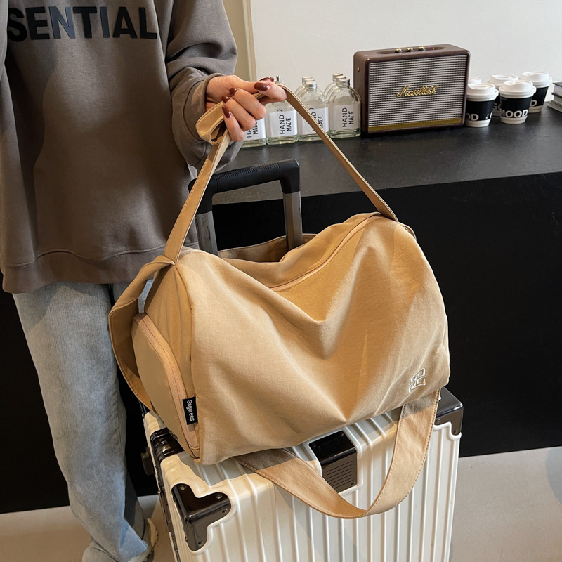 Wholesale of new travel bags, women's large-capacity lightweight hand-held fitness bags, dry and wet separation casual cases, and luggage bags with handles Application Scenario