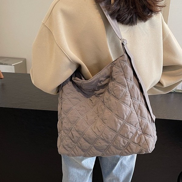 Diamond-patterned cotton jacket crossbody bag 2024 new style simple and elegant tote bag casual large-capacity single-shoulder bag for women details Picture
