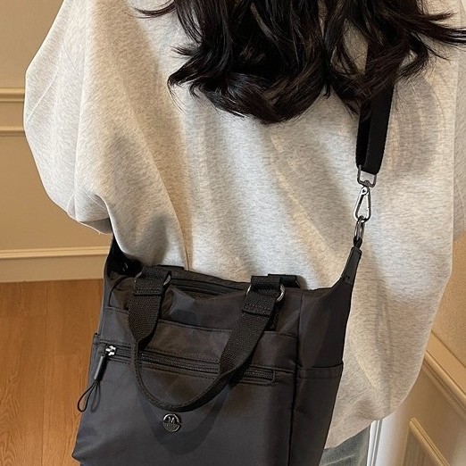 New Tote bag, large-capacity single-shoulder bag, 2025 village new multi-layer practical handbag, lightweight crossbody bag Item Picture