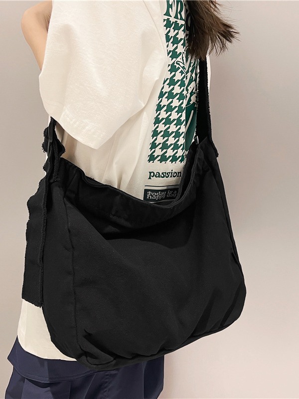 Japanese-style casual canvas bag for women, washed and aged, with unique frilled edges, crossbody bag, large-capacity artistic single-shoulder bag, tote bag Application Scenario