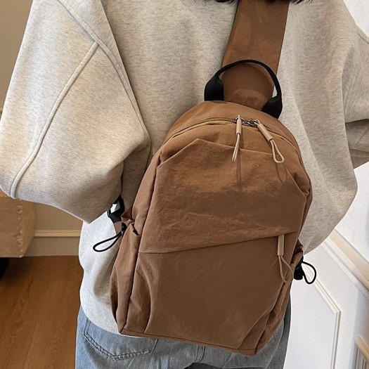Solid-color backpack crossbody bag for men and women, light, simple, casual and fashionable new couple single-shoulder chest bag, trendy Specification drawing