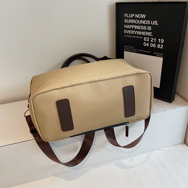 Cross-border simple, large-capacity, stretchable travel bag, short business trip carry-on bag, travel storage and fitness bag Application Scenario