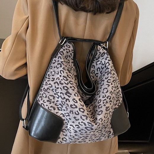 Tote bag, double leopard print single-shoulder bag, fashionable single-shoulder niche Instagram large bag, versatile, casual and stylish backpack details Picture