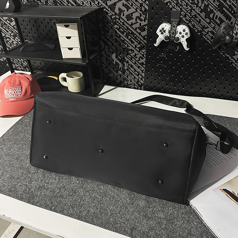 New Korean-style fashionable travel bag, solid-color carry-on luggage storage crossbody bag, large-capacity business trip sports and fitness bag Application Scenario