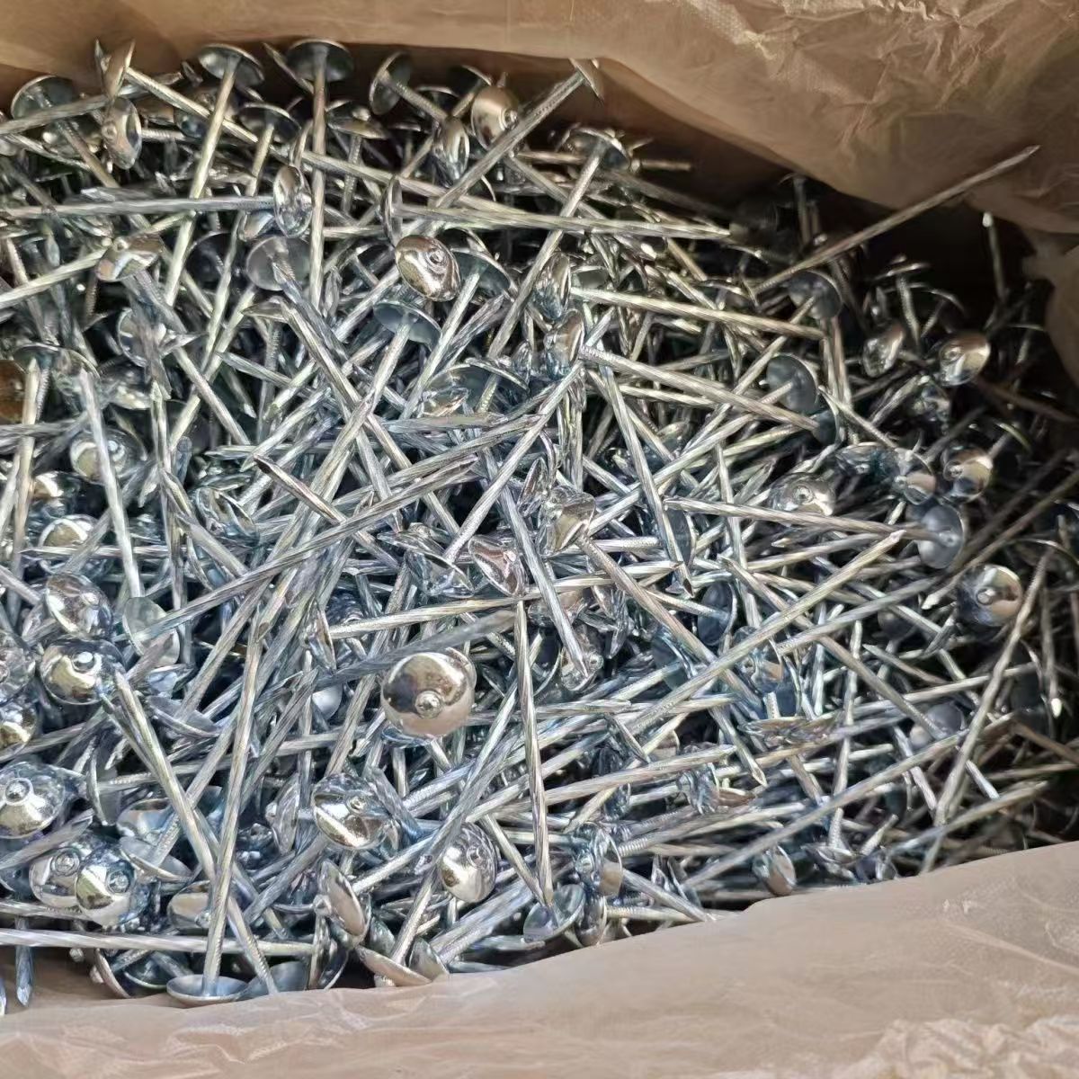 Galvanized corrugated nails, asbestos tiles, color steel tiles, large caps, big heads, round heads, steel nails, special threaded umbrella caps for iron sheets Application Scenario