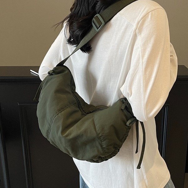 A new cross-border summer fashion casual commuting crossbody single-shoulder bag with a simple and elegant ladies' pleated large capacity dumpling bag Specification drawing