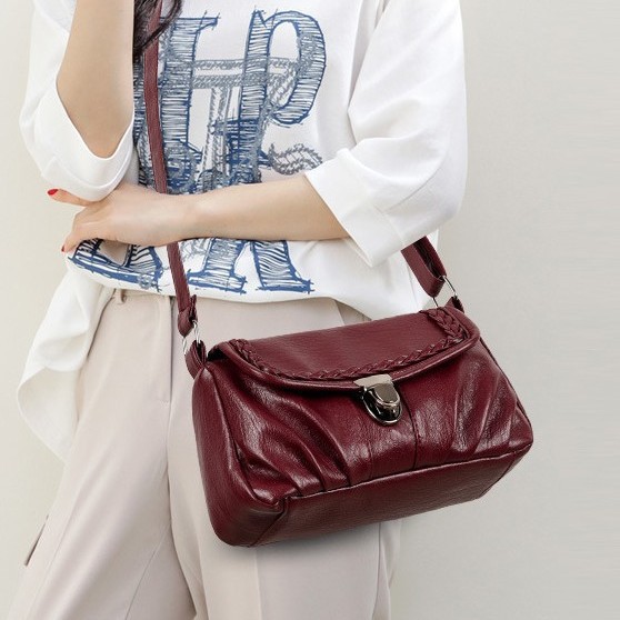 2025 Trendy pleated cloud Bag for Women, summer Korean style fashionable single-shoulder bag, Niche design, ins crossbody bag for mom full figure