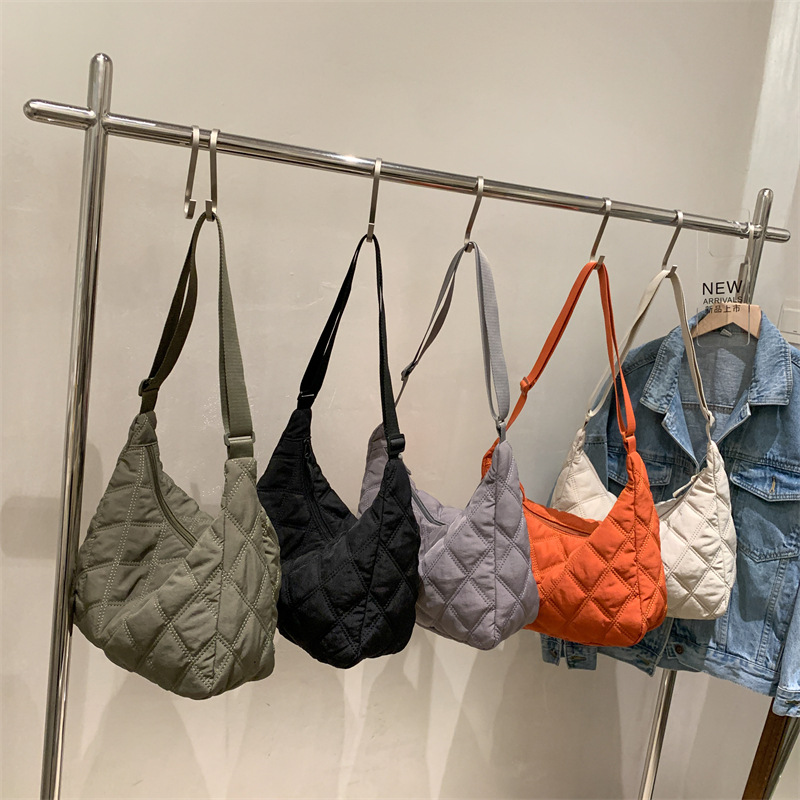 Crossbody bag for women 2021 Korean version Instagram Autumn/Winter diamond-shaped single-shoulder bag with large capacity casual cotton-padded jacket bag for women dumpling bag Specification drawing