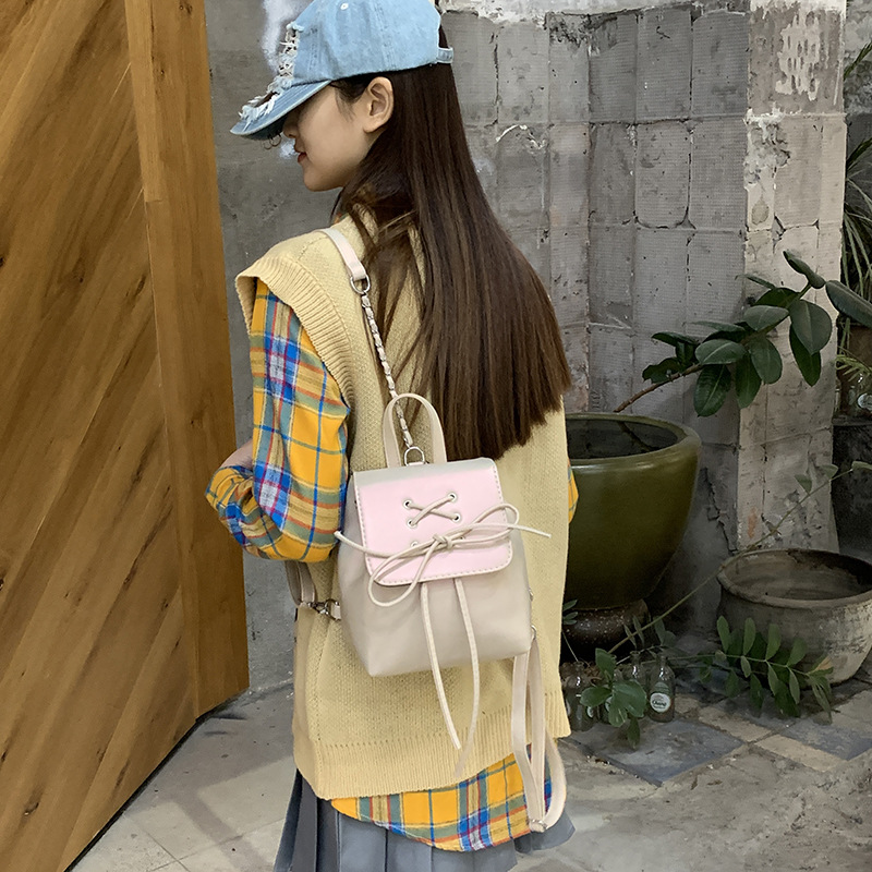 A niche design ballet-style strappy backpack for women, a new 2024 trendy bow commuter mini backpack details Picture