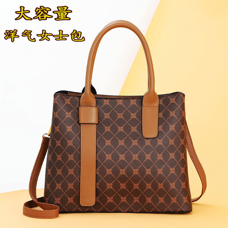2022 New Women's bag: Large-capacity, stylish and high-end women's bag with a sense of sophistication, hand-held shoulder crossbody bag Application Scenario