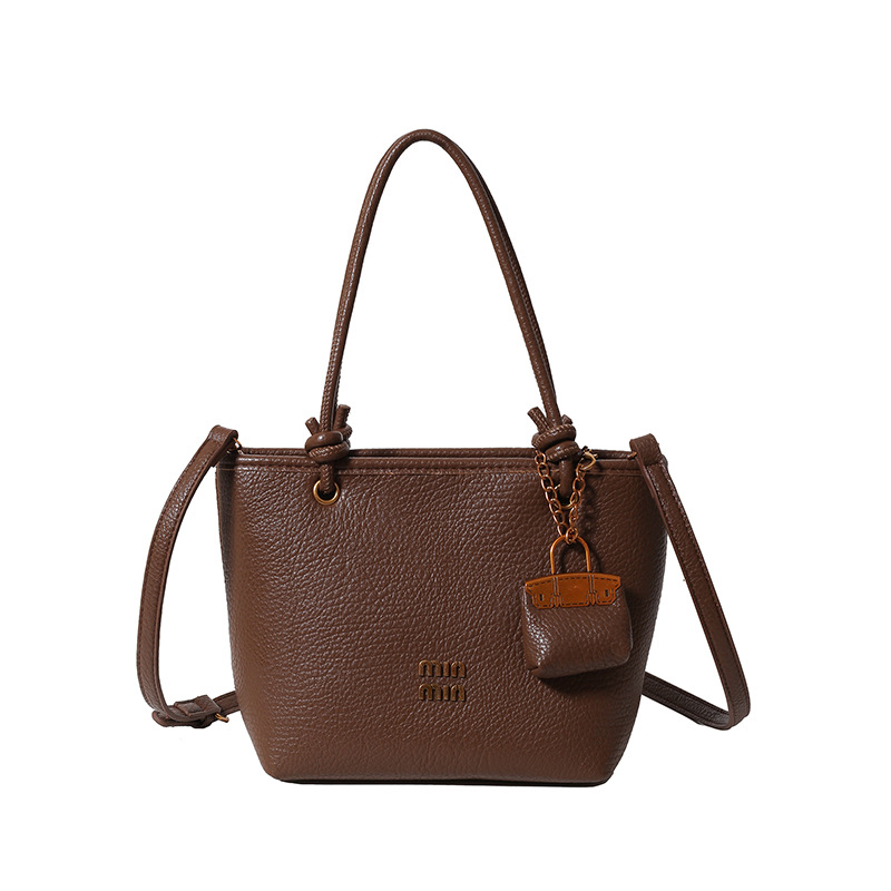 This year's popular bags include women's retro single-shoulder underarm bags, 2024 new casual crossbody bags, and versatile hand-held bucket bags Item Picture