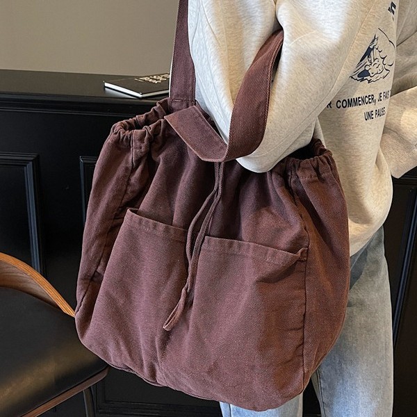 2025 New solid color, large capacity, niche design, fashionable and versatile single-shoulder bag, handbag, drawstring, class bag full figure