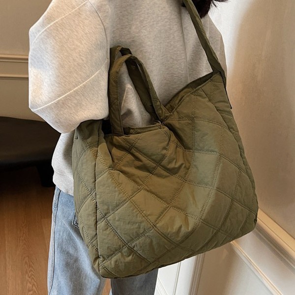 Korean women's autumn and winter cloud commuting large bag, unique and niche diamond-shaped large-capacity tote bag, retro crossbody bag full figure