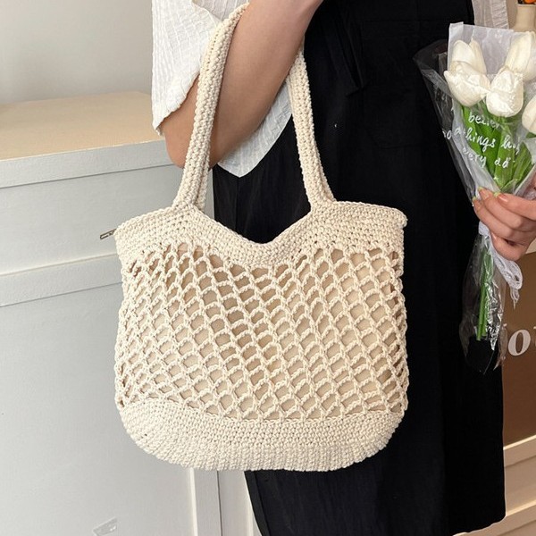 Korean-style ins hollowed-out woven bag, artistic and casual single-shoulder bag, large-capacity cotton thread bag, retro bucket bag, beach bag Application Scenario