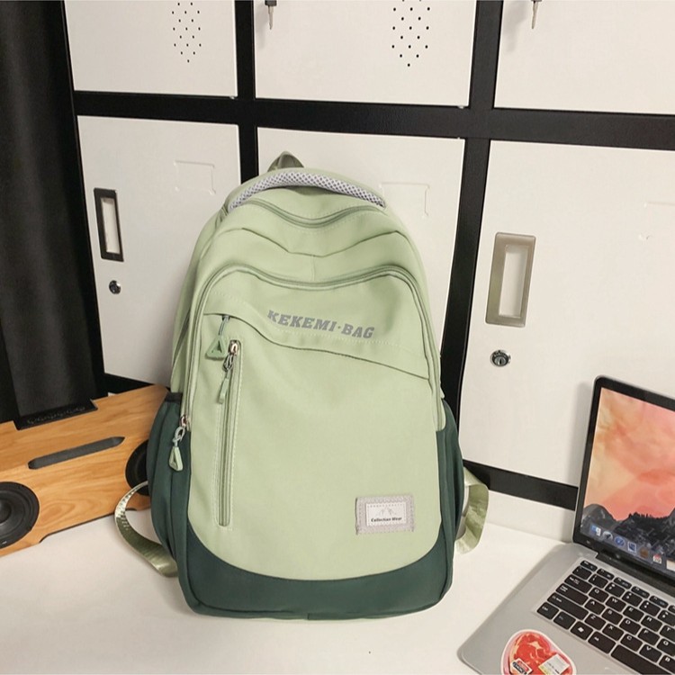 New forest-style couple backpacks for middle and junior high school students, large-capacity travel backpacks for high school and college students Application Scenario