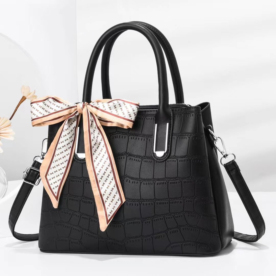 A new 2024 trendy women's bag with stone pattern silk scarf, simple cross-border large-capacity single-shoulder crossbody texture Application Scenario
