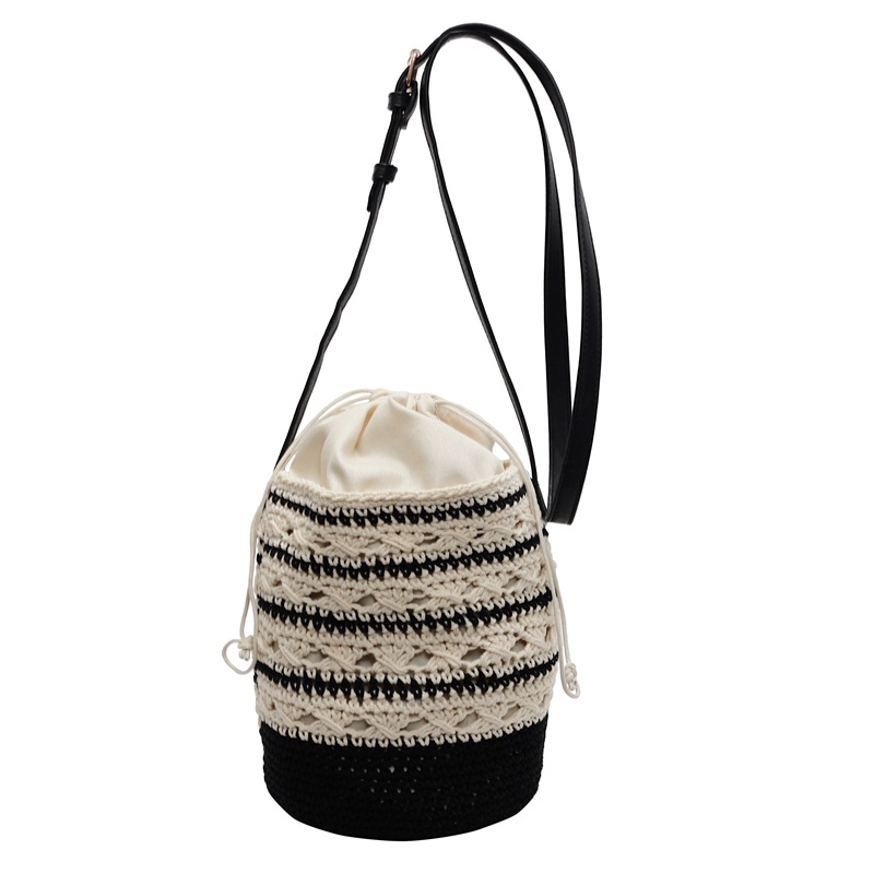A niche design single-shoulder crossbody bucket woven bag, Bohemian artistic retro, fresh and casual straw woven bag for summer Item Picture