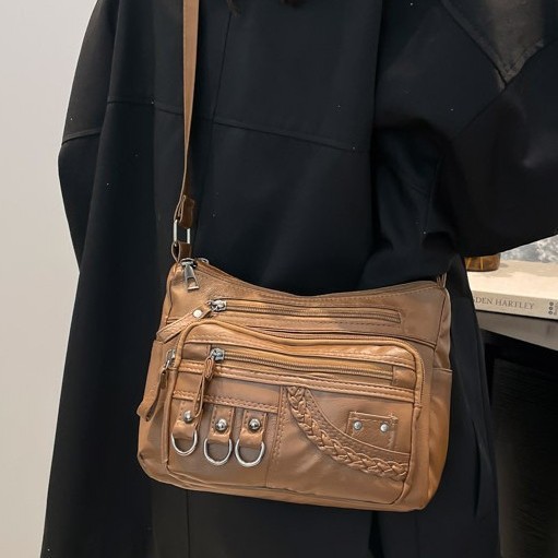 A new cross-border fashion large-space woven crossbody bag, a simple and elegant Korean version with multiple layers and a soft design sense full figure