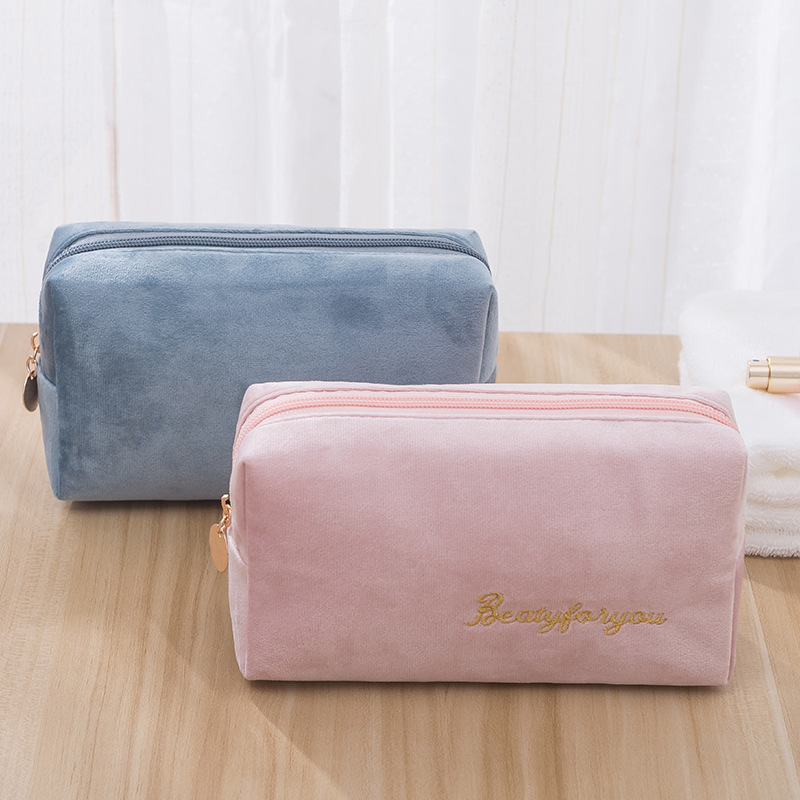 Ins-style flannel makeup bag, large-capacity hand-held bag, portable women's toiletry bag, travel simple waterproof storage bag Application Scenario