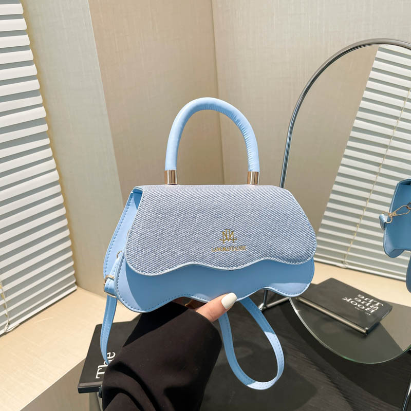 A casual, trendy and fresh crossbody bag with large capacity and color-blocking hand-held small square bag, a new summer commuting bag for 2025 full figure