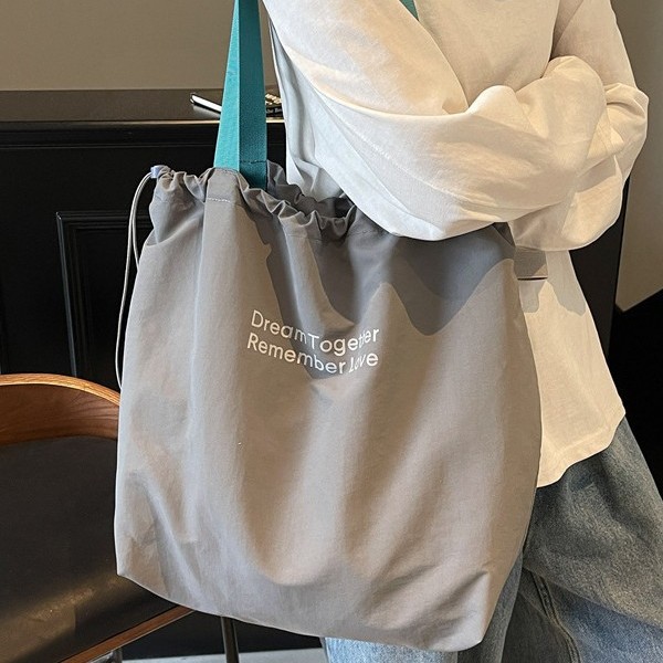 Solid color daily single fashion, casual, simple and lightweight folding handbag, casual shopping bag, shoulder bag, versatile bag full figure