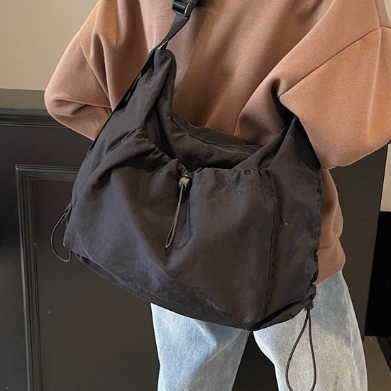 Japanese-style simple crossbody bag, women's fashion, large-capacity dumpling bag, solid color versatile single-shoulder bag, college students' class bag trend Specification drawing