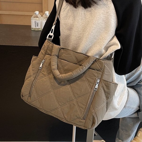 New women's zippered cotton-padded jacket handbag, women's crossbody bag, diamond-shaped handbag, large-capacity tote bag Specification drawing