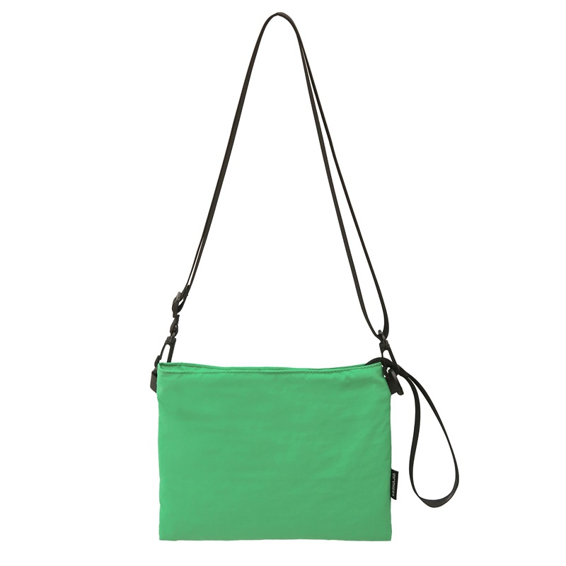 A new type of casual and laid-back crossbody bag for both boys and girls, a nylon large-capacity single-shoulder bag, a small square bag Item Picture
