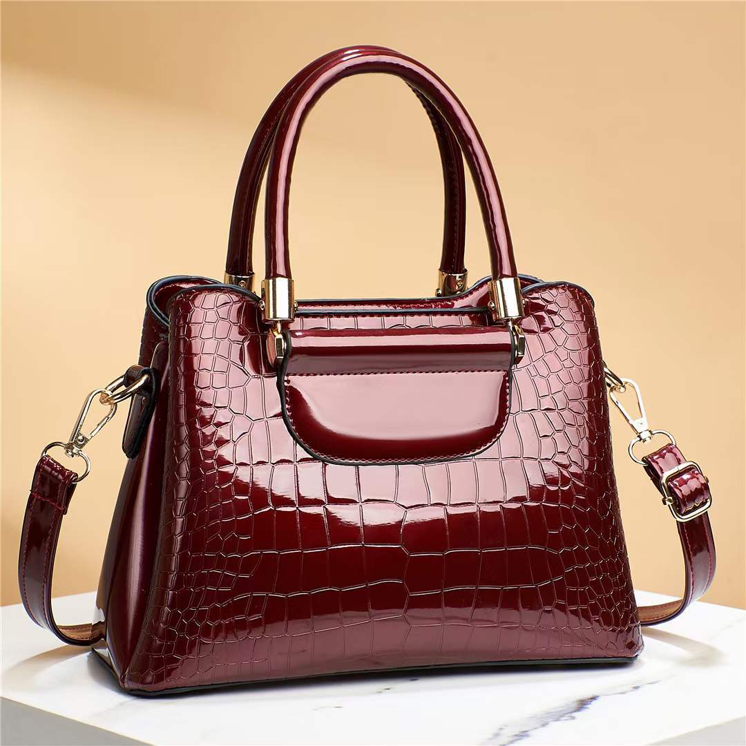 Cross-border foreign trade women's bags 2022 new style patent leather bags, shiny leather single-shoulder crossbody bags, women's bags, European and American handbags wholesale full figure