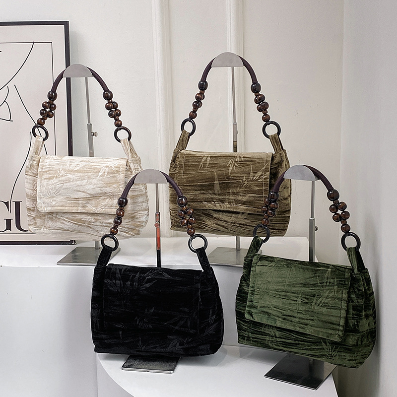 New Chinese-style women's 2024 winter collection: Simple and fashionable embroidered underarm bag, niche Chinese-style versatile shoulder bag Application Scenario