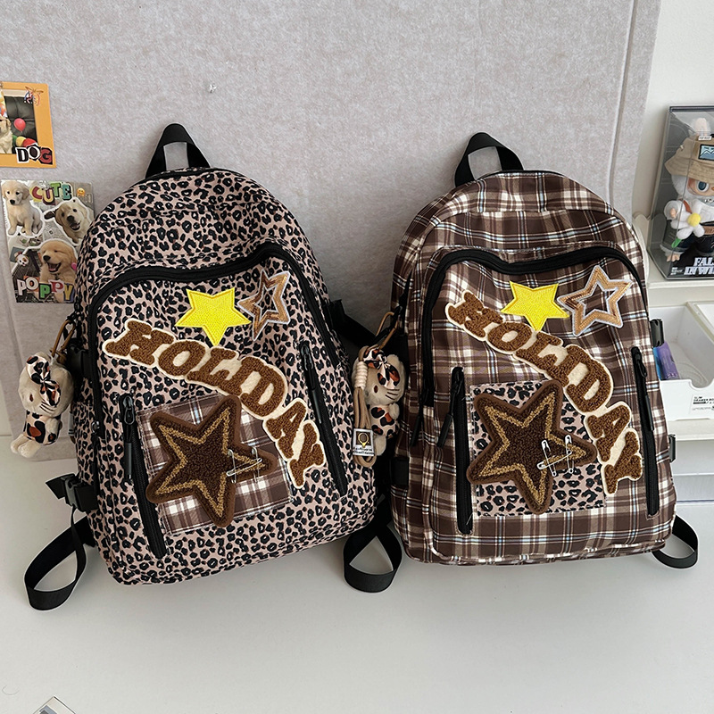A new Japanese-style backpack for girls with a checkered pattern, suitable for children and middle school students. It is a niche but highly attractive backpack for traveling and attending classes full figure