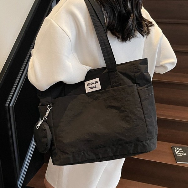 Simple and fashionable large-capacity single-shoulder bag 2025 new spring simple and retro casual tote bag for commuting to school for women Application Scenario