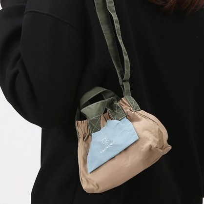 Cross-border trade best-selling canvas bags, fashionable and versatile shoulder bags, niche nylon waterproof crossbody bags, women's high-end feel Application Scenario