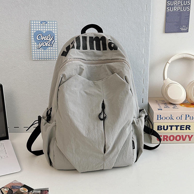 Cross-border trendy and cool backpacks for couples, Korean style, high appearance level, new casual travel backpacks, high school and college student schoolbags Application Scenario