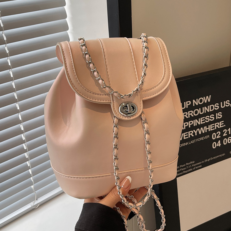 Korean school-style chain backpack for women, 2024 new style, fashionable and versatile schoolbag, portable small backpack for travel full figure