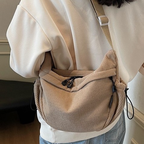 Dumpling Bag Women's crossbody bag with large capacity, 2024 New corduroy Japanese casual and versatile single-shoulder bag full figure